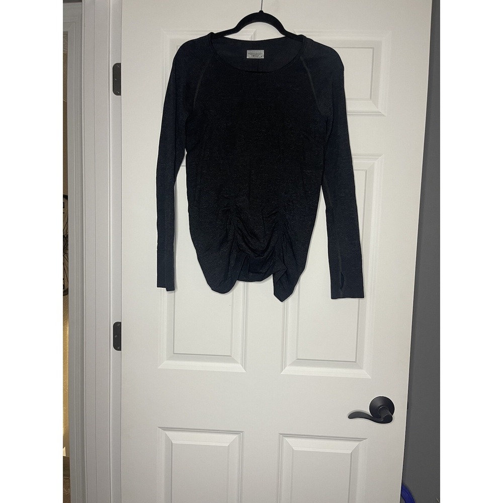 Athleta Studio Cinch Athletic  top medium charcoal With Thumb holes